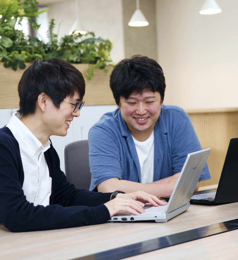 会議している写真